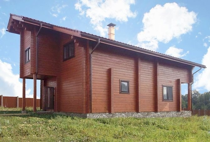 منزل خشبي في ضاحية مينسك بمساحة 215 متر مربع