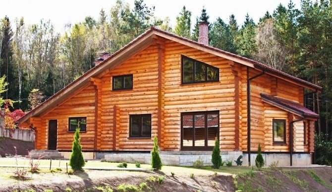 بيت خشبي حديث بمساحة 220 متر مربع