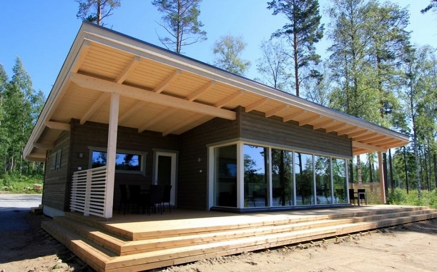 منزل خشبي مع سقف مسطح